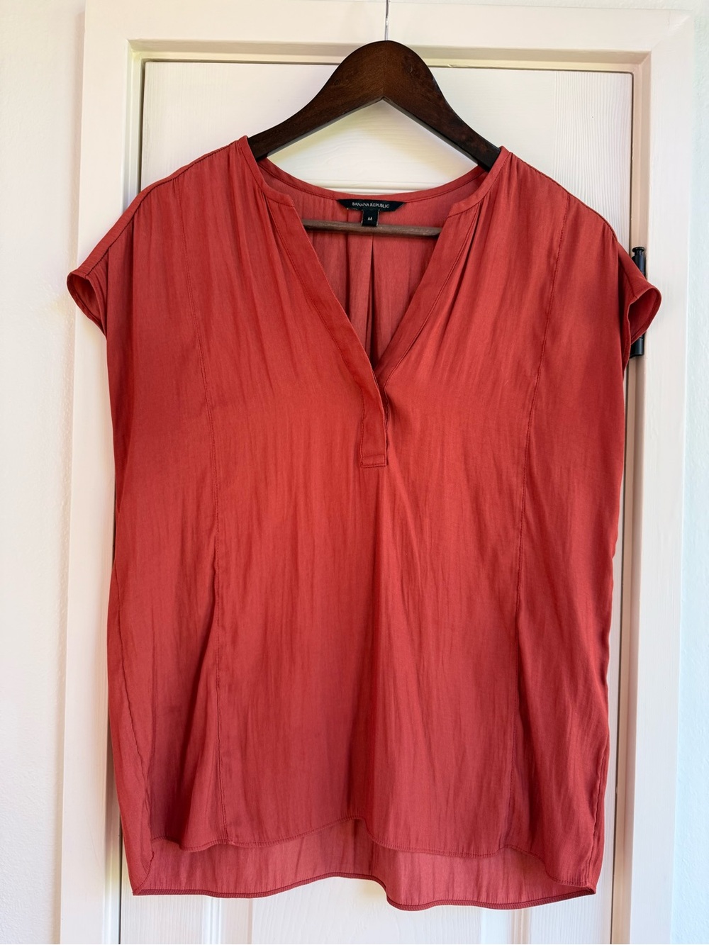 Banana Republic Coral Rust Split V-Neck Cap Sleeve Blouse -Medium